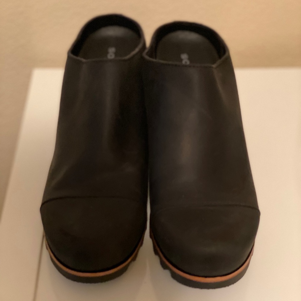 Black sorel heeled mule shoes